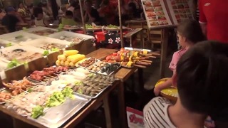 Уличная еда в Таиланде. Ассортимент, приготовление, дегустация