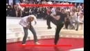 Старичек Ван Дамм держит удар.. респект