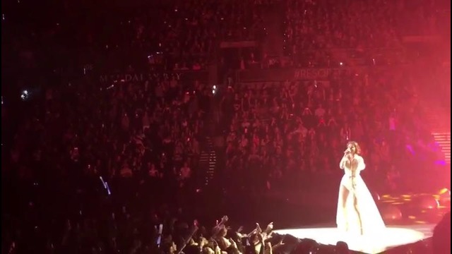 New Song! Selena Gomez – Feel Me at Revival Tour Las Vegas 2016
