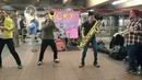 TOO MANY ZOOZ, Funky town-i feel good