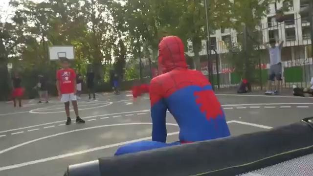 Spiderman vs deadpool ⁄ football vs basketball ft brisco
