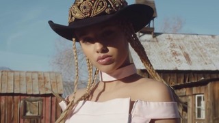 Tommy Genesis – Lucky (Official Video 2018!)