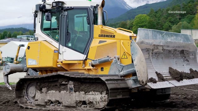 Liebherr Dozer Working Hard – Blade Push and Ripper Action