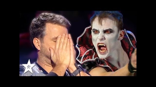 Вампир пугает всех на шоу талантов в Румынии