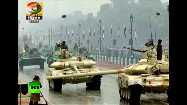 Индийцы раскритиковали Обаму за жвачку на параде по случаю Дня Республики