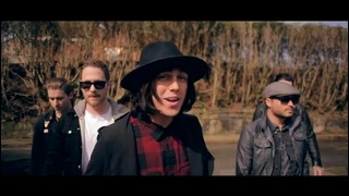 Sleeping With Sirens – The Strays (Official Video 2015!)