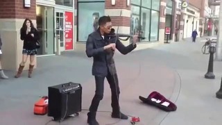 Уличный скрипач Очень круто играет
