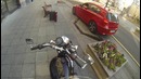 Неуловимая девчонка на мотоцикле против мусора