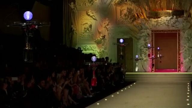 Dolce & Gabbana показали новую коллекцию сумочек при помощи дронов