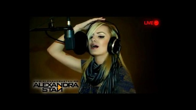 Alexandra Stan – «Rihanna – Take A Bow» Live Uncut Version