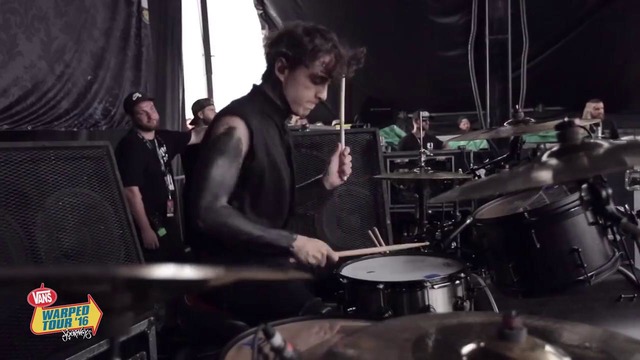 Motionless In White – ‘Break The Cycle’ LIVE On Vans Warped Tour HD