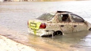Спасатели поднимают со дна Байкала затонувшие автомобили