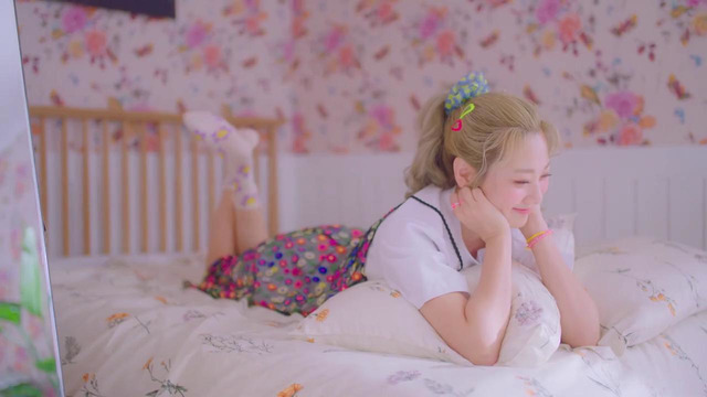BOL4 (볼빨간사춘기) – ‘Hug’ Official MV