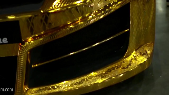 Золотой Ниссан 350Z Гравировка и золочение
