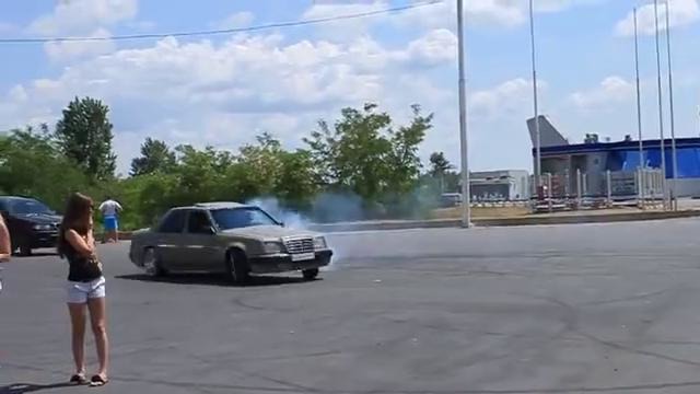 Как привлечь внимание девушек. Mercedes E55 Kompressor (не Волк)