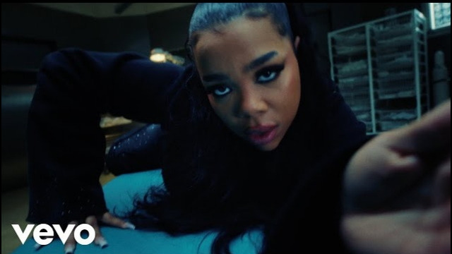 Zoe Wees – Traitor (Official Video)