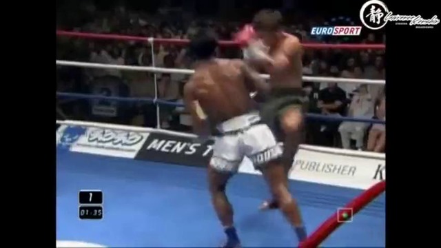 Чемпион по Каратэ и Кикбоксингу против Рассерженного Буакава