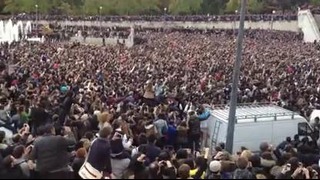 20.000 человек исполнили Gangnam Style во время флешмоба в Париже