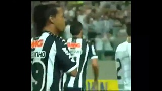 Невероятный гол Роналдиньо за Атлетико Минейро