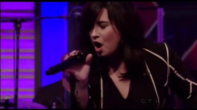 Demi Lovato – Heart Attack Live with Kelly and Michael 2013