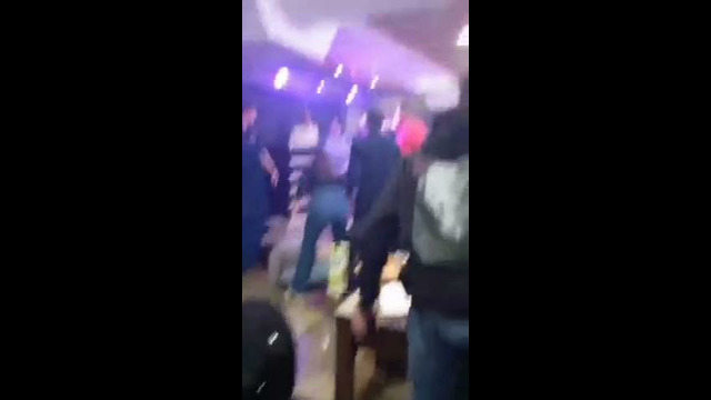 В Алмалыке пьяные мужчины избили женщин в кафе