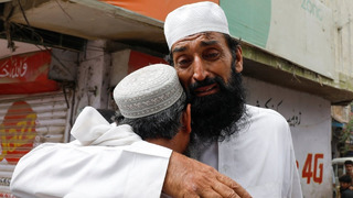 16 человек погибли в давках на пунктах раздачи муки в Пакистане
