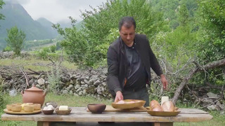 Очень вкусные котлеты по-киевски, приготовленные в деревне на костре