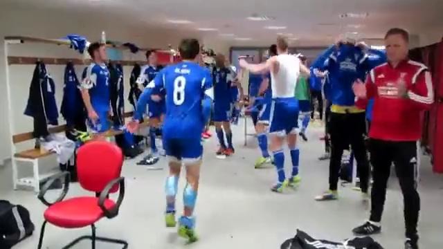 Раздевалка сборной Фарерских островов после сенсационной победы над Грецией