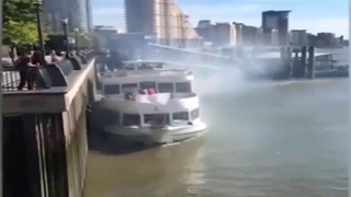 Корабли не пролезли под мостом