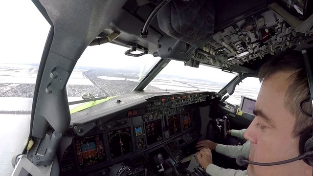 Посадка Боинга 737 в зимнем Краснодаре