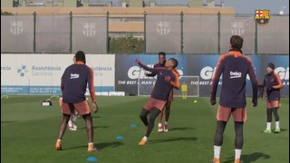 Messi stops rondo as Dembélé nutmegs Jordi Alba