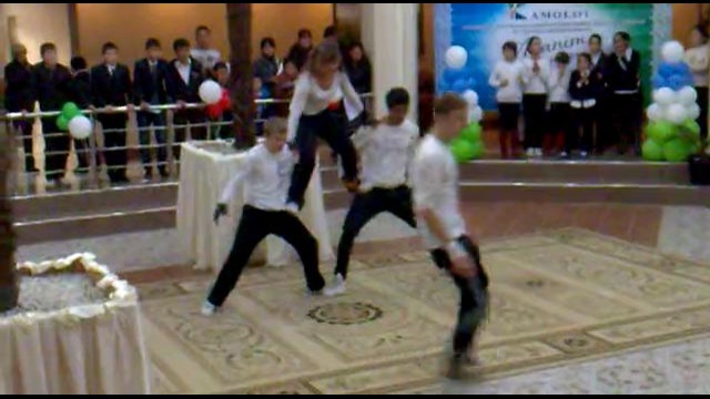 Танец танцевальной группы SmaRTDance из Навои