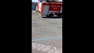 Водитель пожарной машины не рассчитал угол крена на повороте