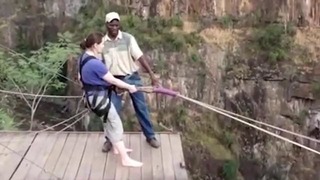 Самые длинные качели на Водопаде Виктория