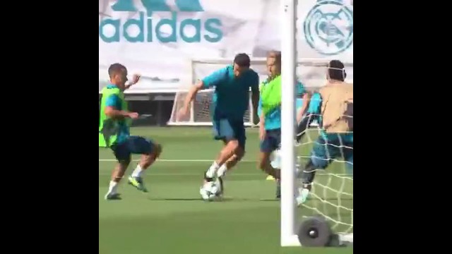 Шикарный гол Роналду на тренировке Реала