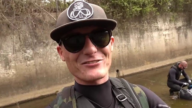 Scuba Jake – В поисках возможного орудия убийства в неглубоком городском канале