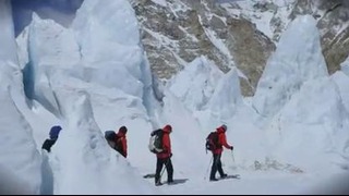 Российский бейсджампер совершил прыжок с Эвереста