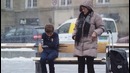 Вы бы помогли замерзающему ребенку