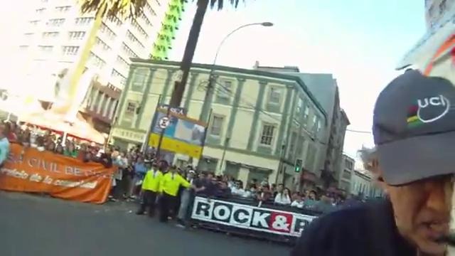 Крутой Чилийский велер гоняет в костюме