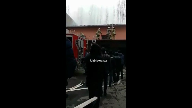 В Ташкенте вспыхнул пожар на Фархадском рынке