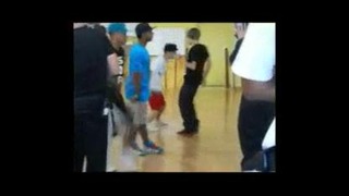 Justin Bieber танцует