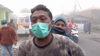 Индонезийцы снова бегут от извергающегося Семеру
