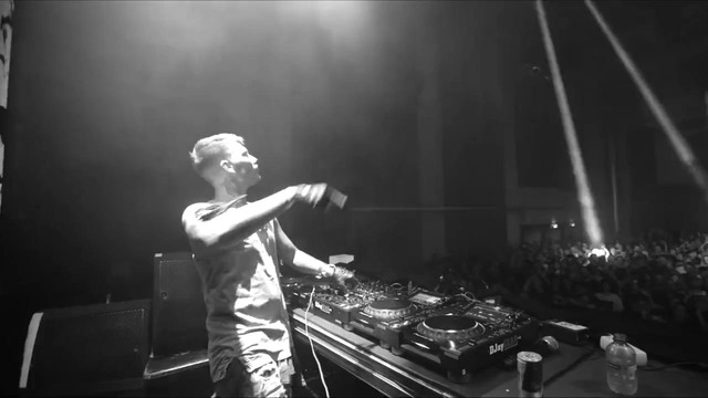 KAAZE feat. Nino Lucarelli – Satellites (Official Music Video)