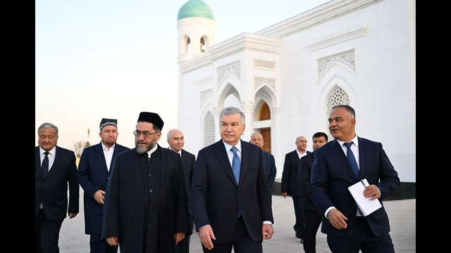 Shavkat Mirziyoyev Imom Moturidiy majmuasida bo’ldi