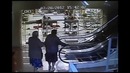 Бабушки на эскалаторе