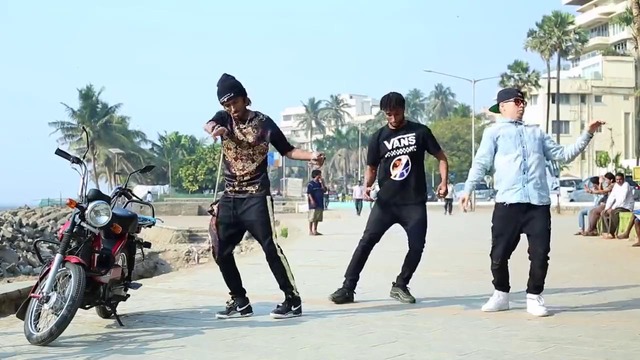 Nonstop, Bdash & Poppin John (3 International stars dancing on Mumbai Beach)