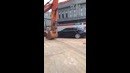 Суровый экскаваторщик в Шанхае