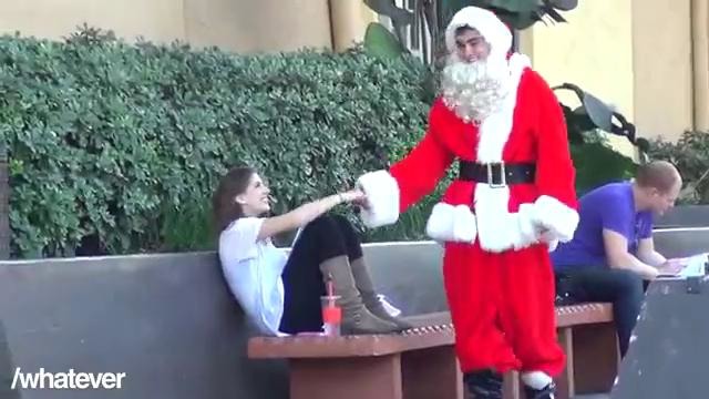 Санта Клаус соблазняет девушек