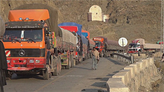 Тысячи грузовиков с товарами застряли на афгано-пакистанской границе