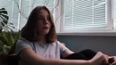 У девушки красивый голос